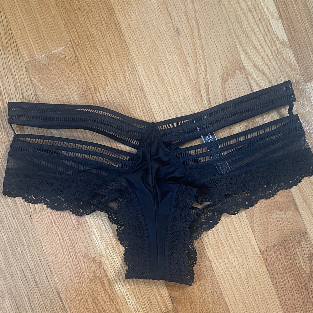 New Victoria’s Secret Black Strappy Very Sexy Cheeky Panties Underwear